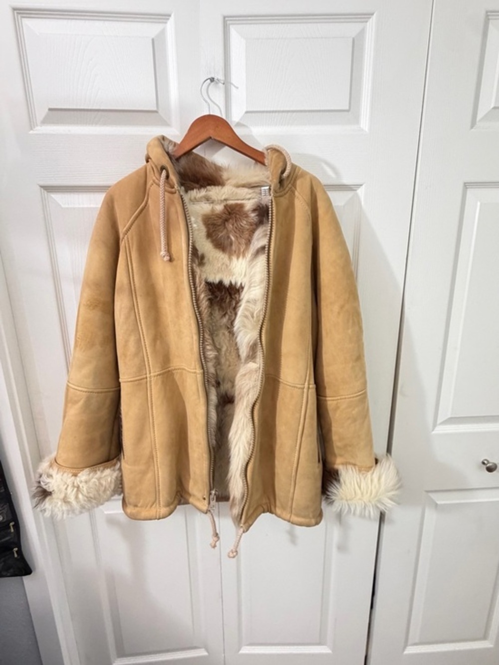 French Creek Sheep Wool Company Shearling Leather Hooded Coat Jacket M Long Hair